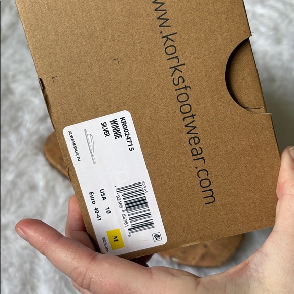 NEW In Box Korks Silver Winnie Flip Flop Sandals In Size 10M - Picture 2 of 10